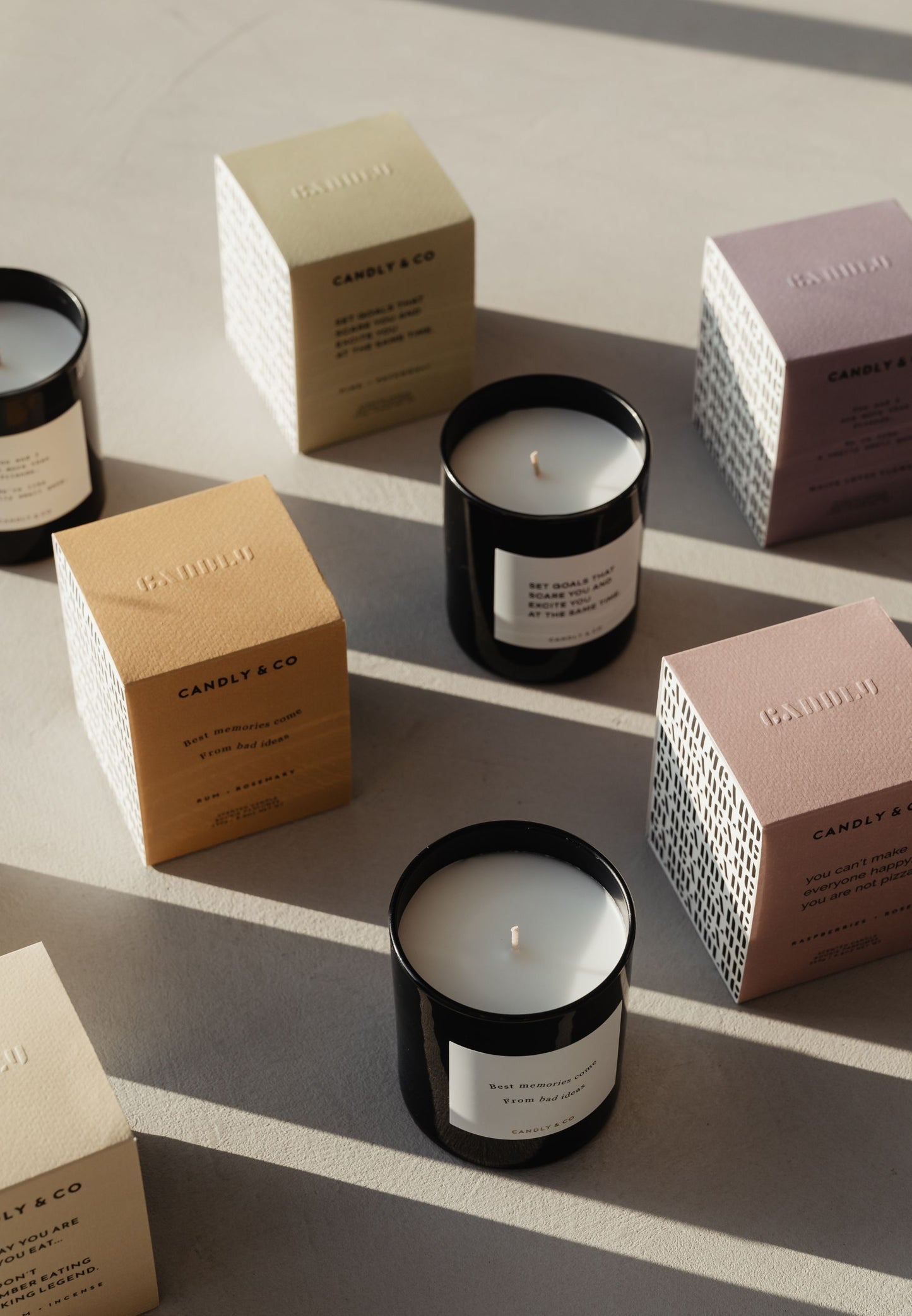 Świeca zapachowa No.5 Go where you feel most alive