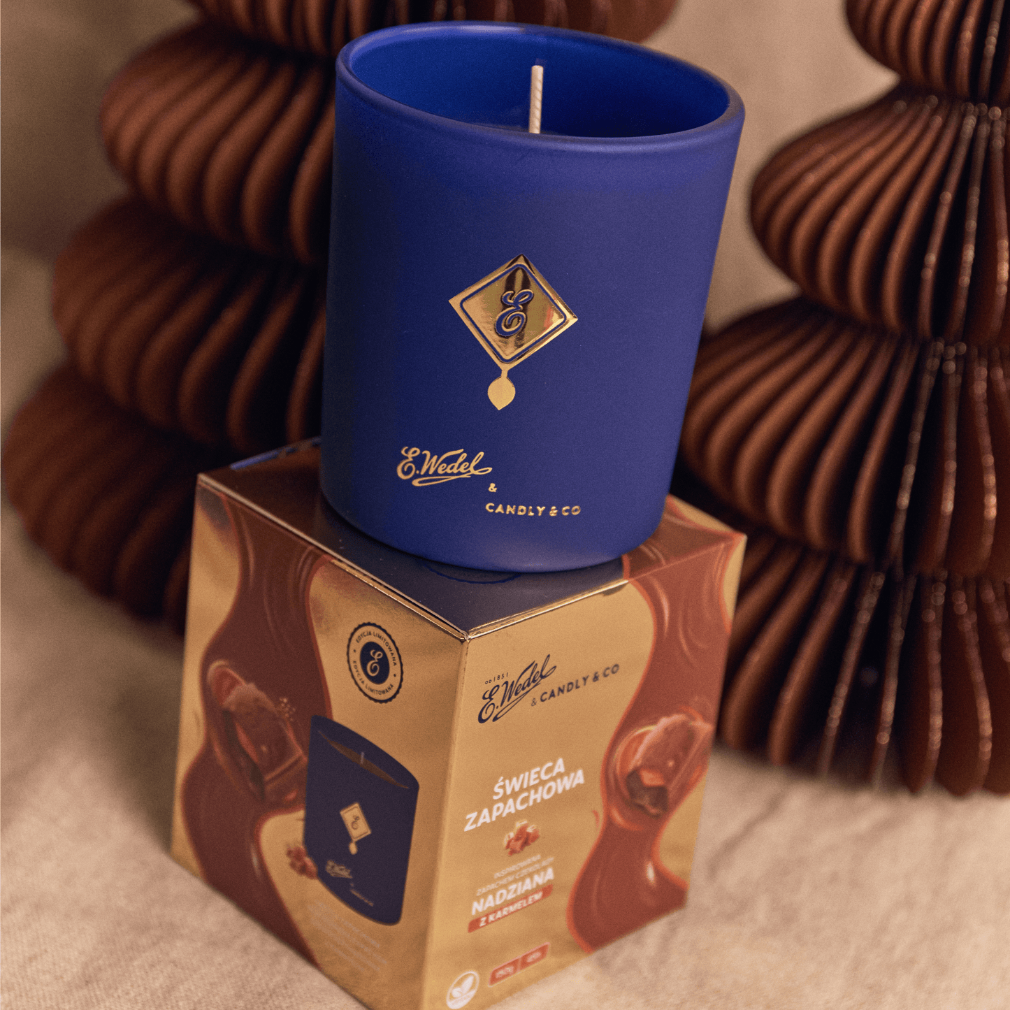 Świeca zapachowa E. Wedel x Candly & Co inspirowana zapachem czekolady Nadziana z karmelem