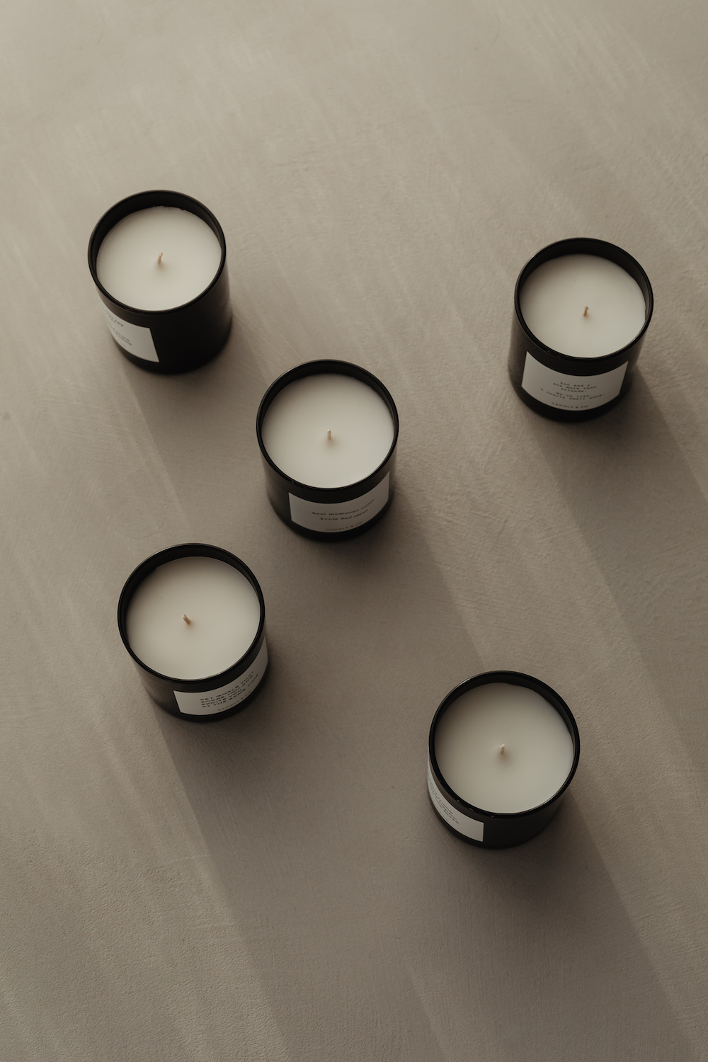 kaboompics_product-photography-candles-and-diffuser-fragrances-branding-packaging-29040